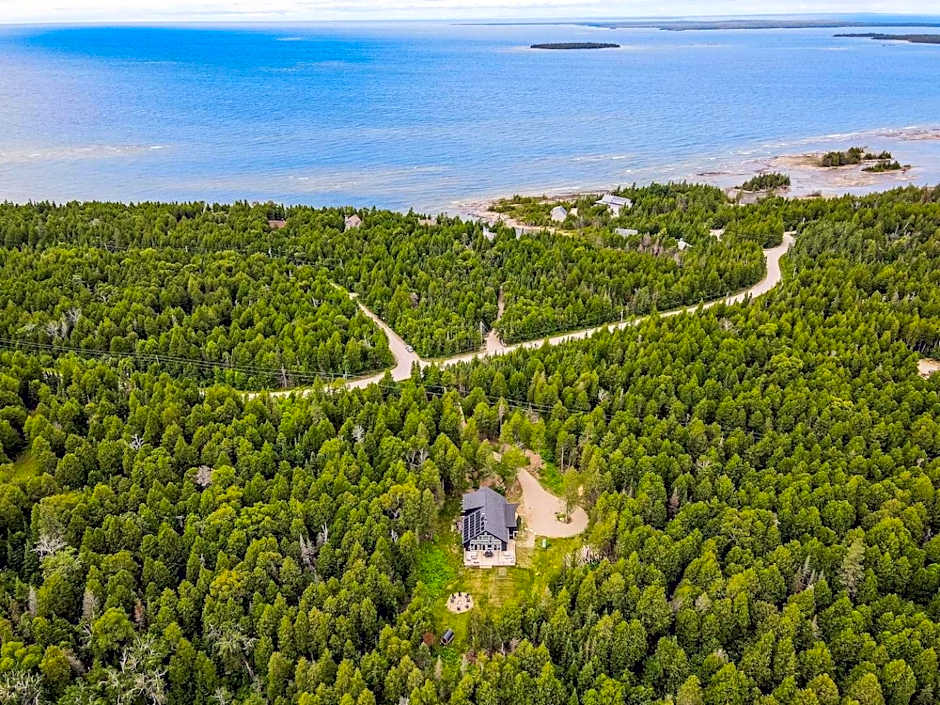 Luxury Tobermory Retreat Modern Home Hot Tub