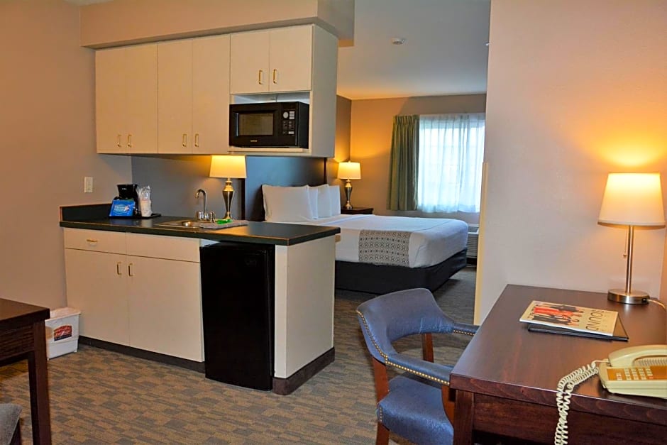 FairBridge Inn & Suites DuPont