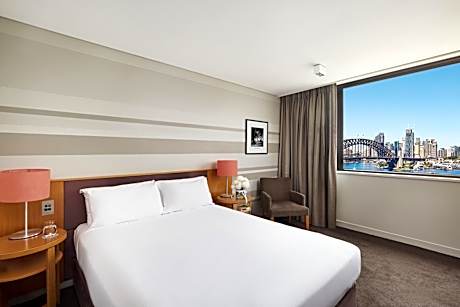 Superior Harbor Bridge King Room