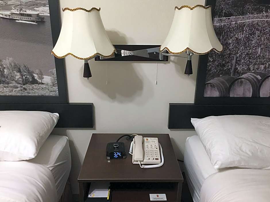 Super 8 by Wyndham Kelowna BC