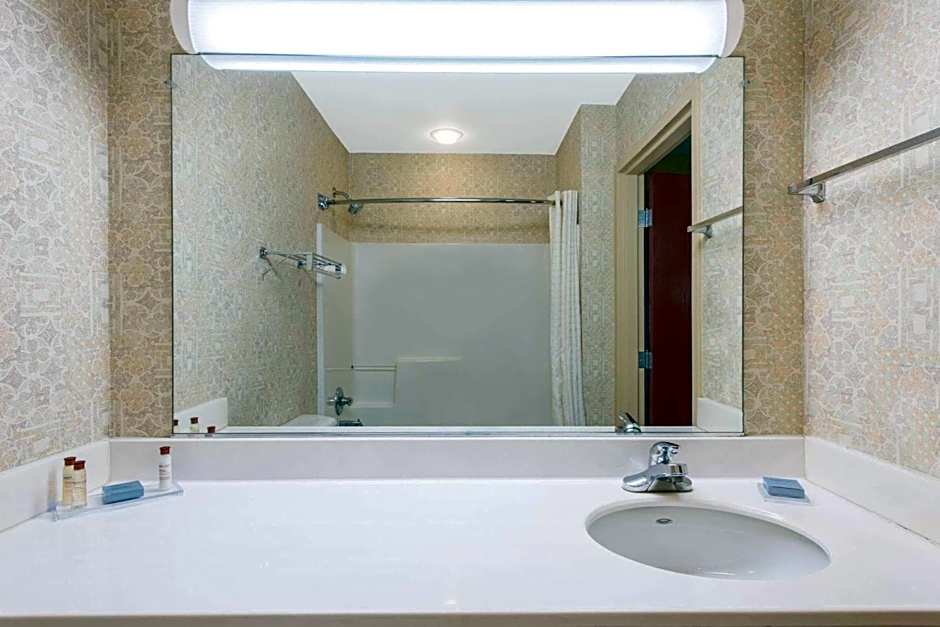 Lancaster Suites