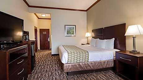 1 King Bed, Non-Smoking, High Speed Internet Access, Shower In Room, Microwave And Refrigerator, Cof