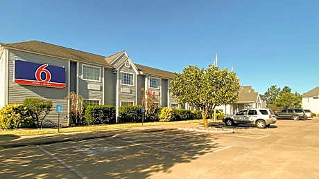 Motel 6 McAlester OK - South