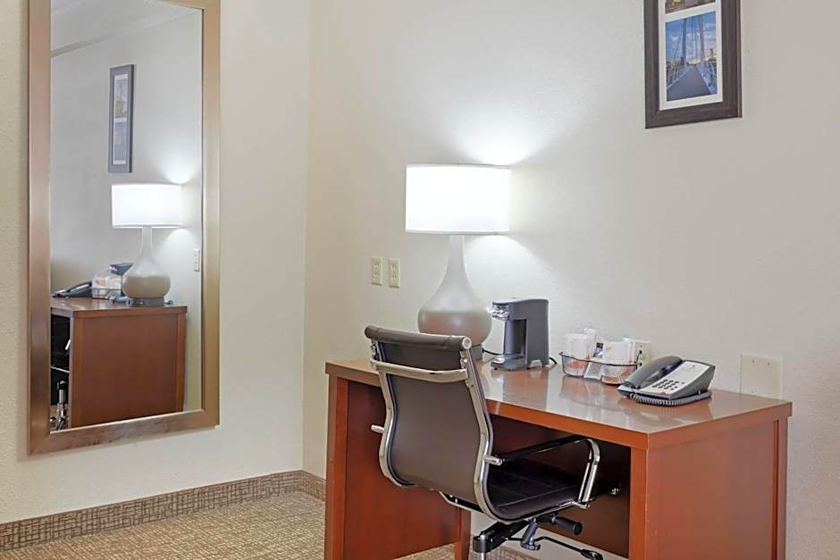 Comfort Inn & Suites Wichita Northeast