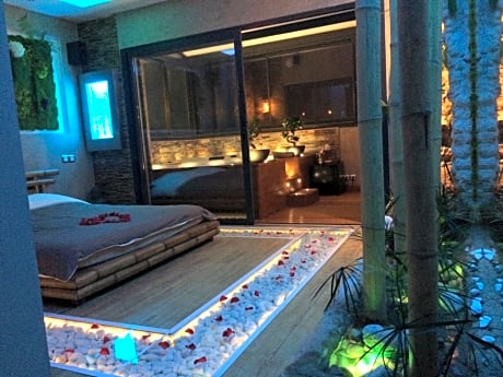 Suite with Hot Tub