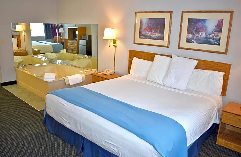 Americas Best Value Inn & Suites - Tahquamenon Country