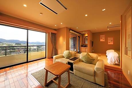 Deluxe Twin Room with Open-Air Bath