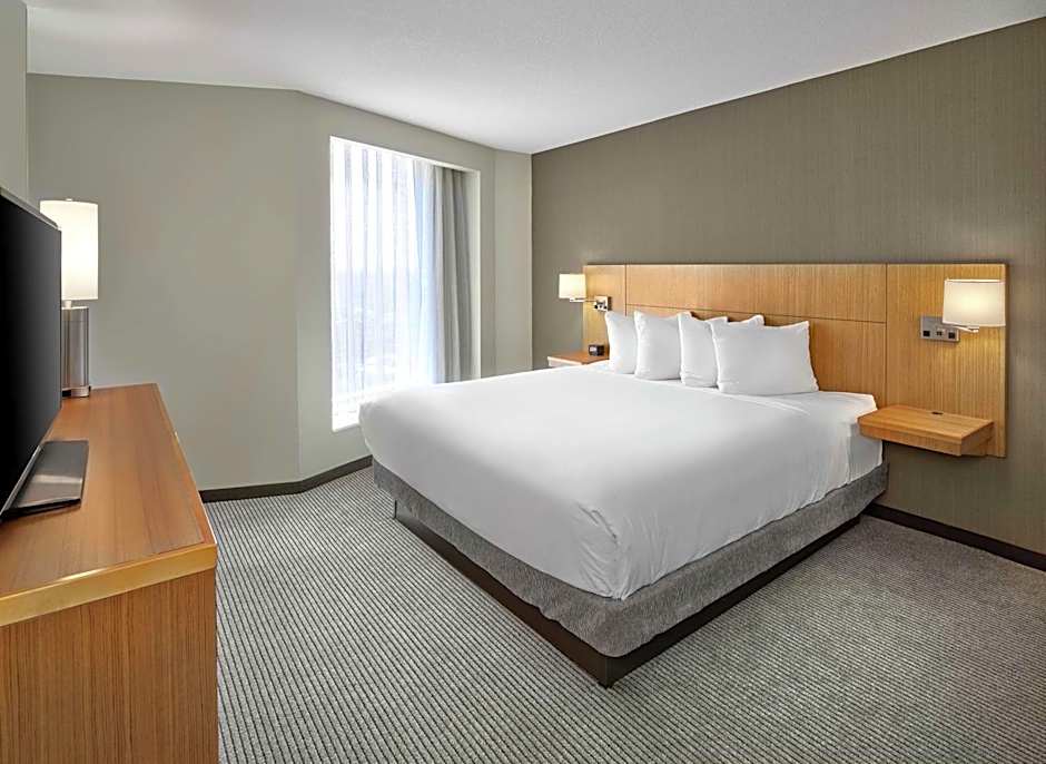 DoubleTree by Hilton Edmonton Downtown