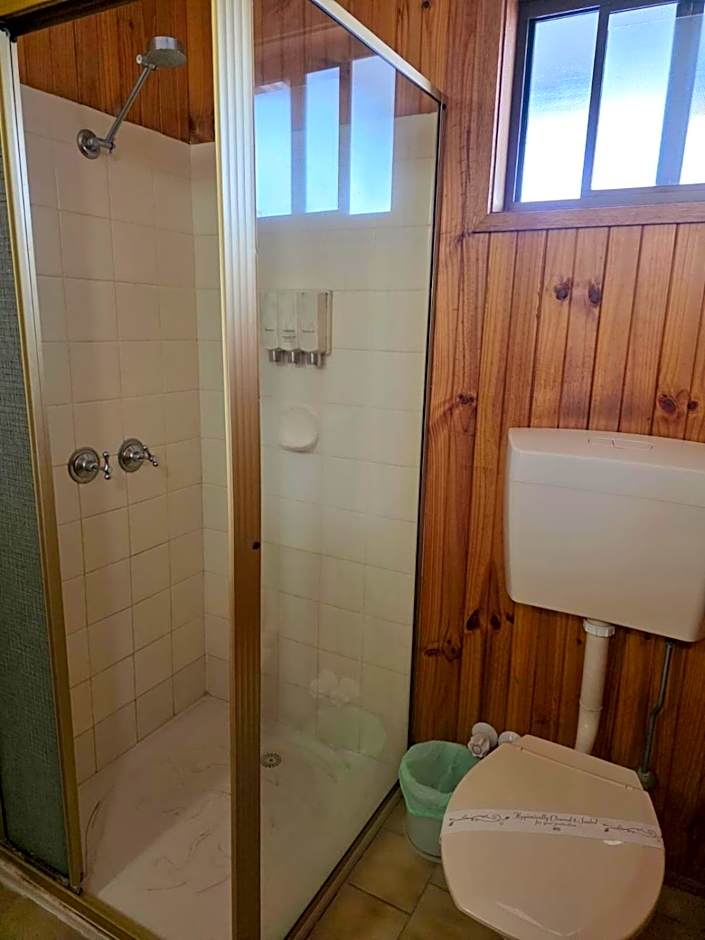 Country Roads Motor Inn