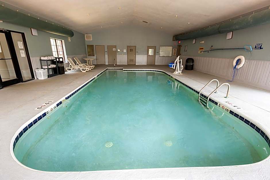 Countryside Inn and Suites