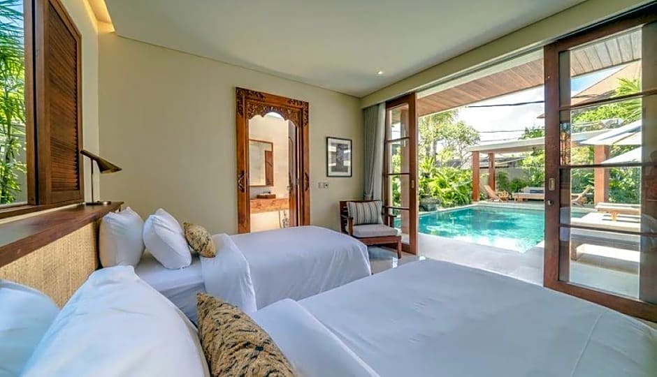 Elegant 5 Bedrooms private luxury villa in Canggu