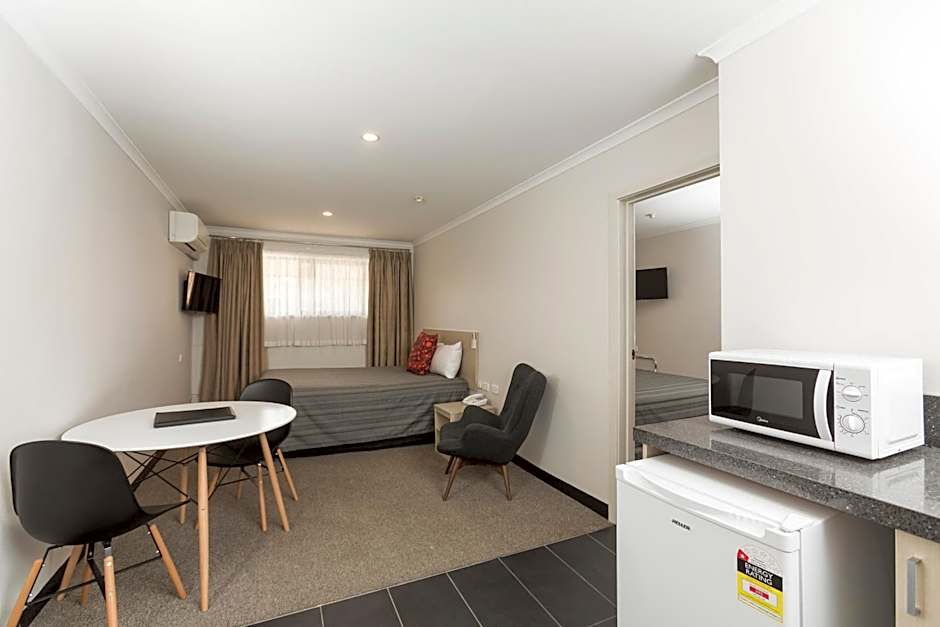 Belconnen Way Hotel & Serviced Apartments