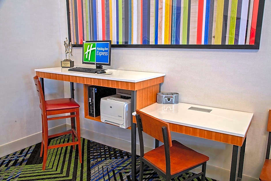 Holiday Inn Express Hotel & Suites Clarksville By IHG