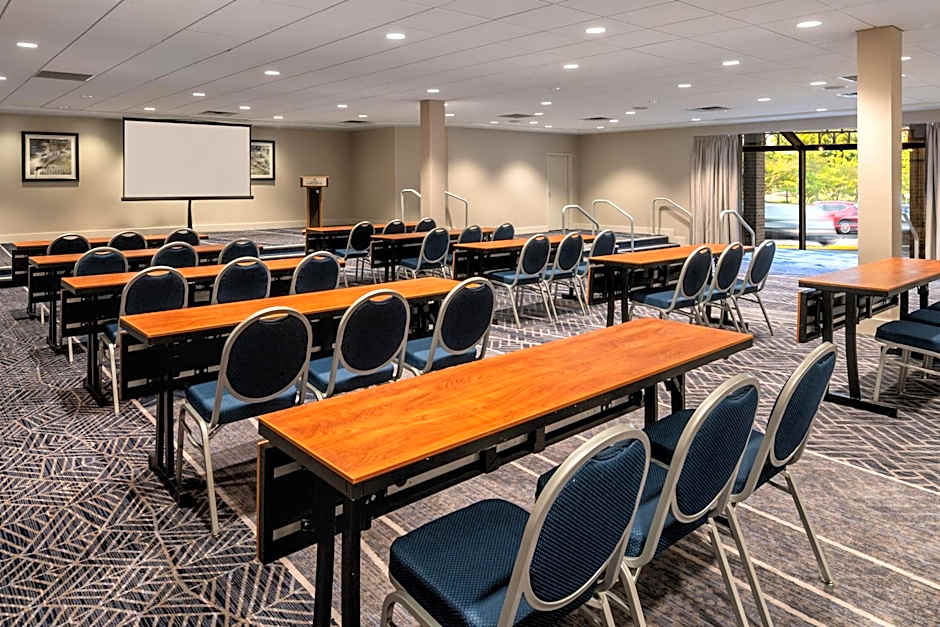 Sheraton Norfolk Waterside Hotel