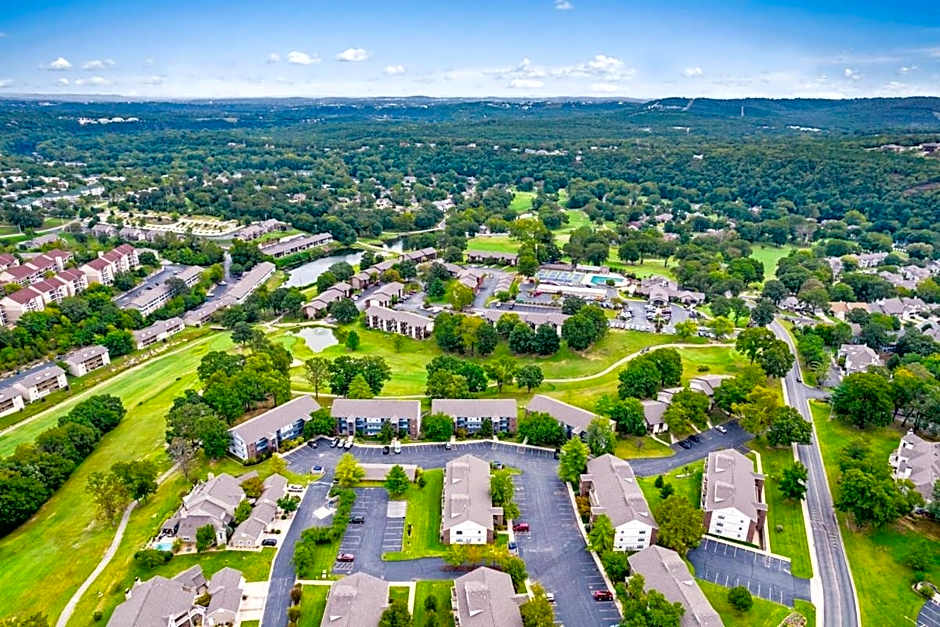 Ozark Mountain Retreat, Family Condo with Resort Amenities