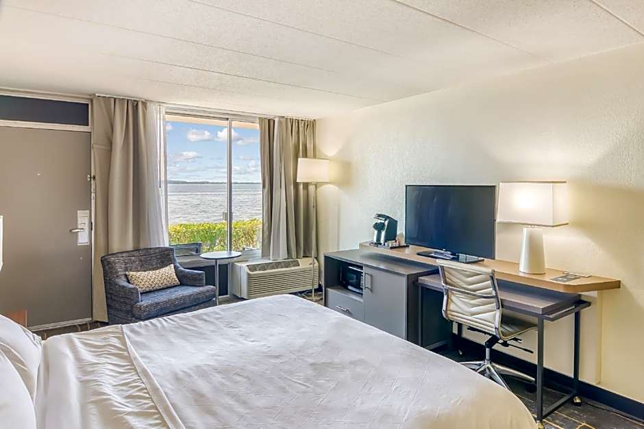 Holiday Inn Detroit Lakes - Lakefront by IHG