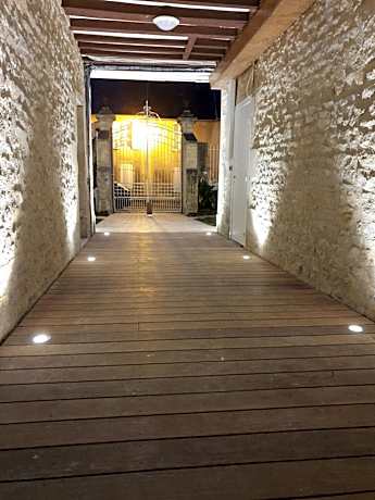 Au Loup Historic Apartments
