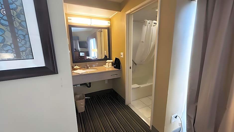 HUNTINGTON BEACH INN