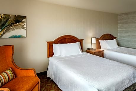 2 Queen Beds