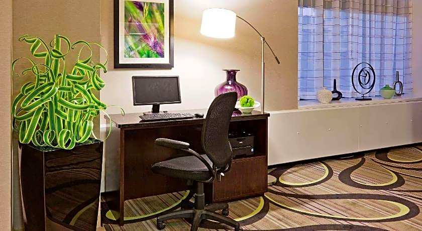 La Quinta Inn & Suites by Wyndham Oshkosh