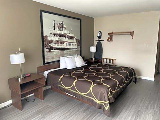 Super 8 by Wyndham Alton