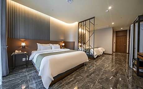 Terrace Event Room (Karaoke use until 23:00)