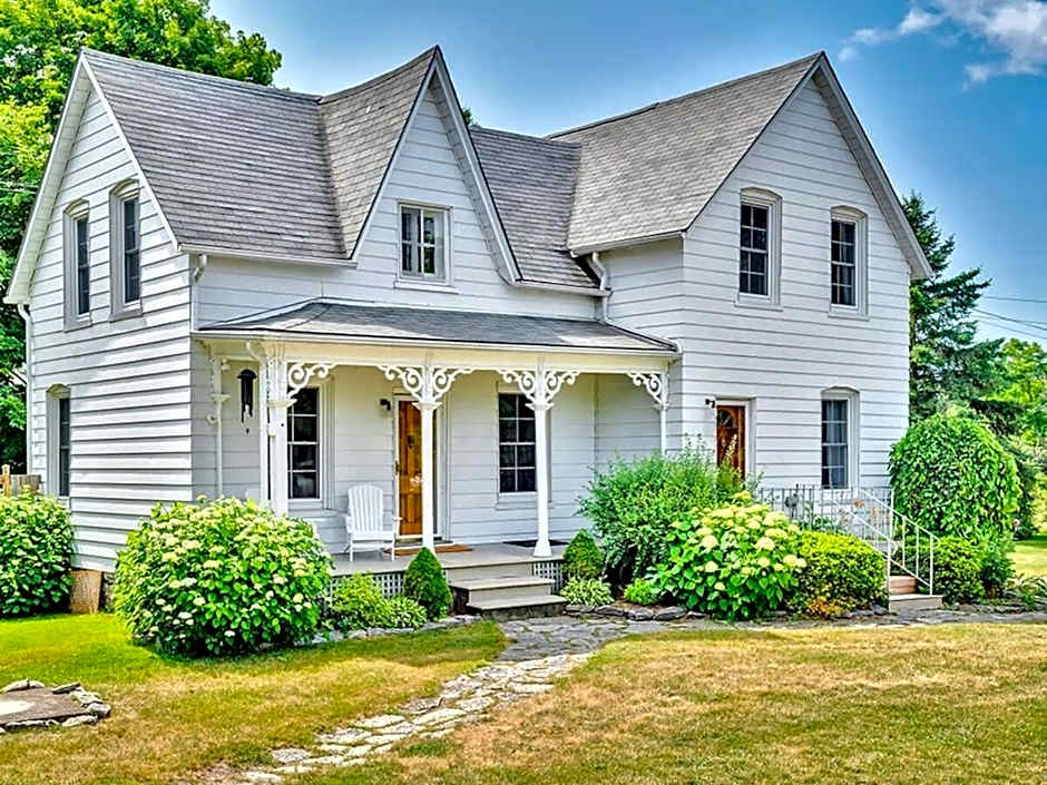 The Gem - Beautiful farmhouse with hot tub