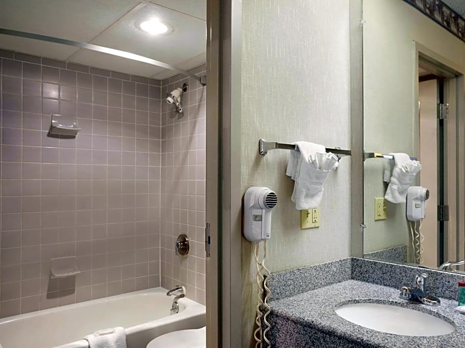 Ramada Batesville – Batesville, AR