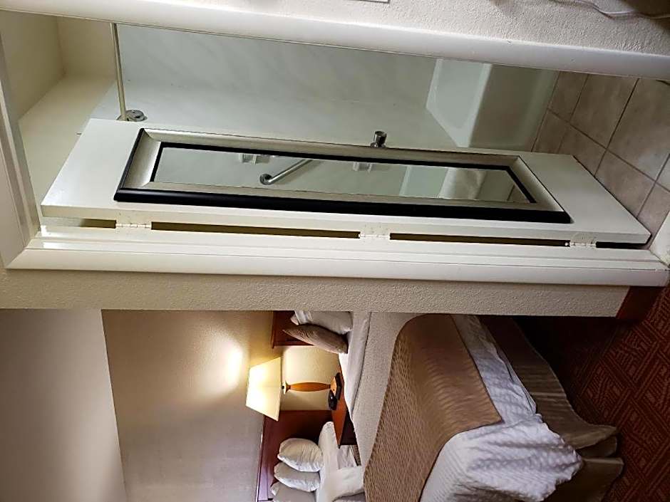 Airport Inn