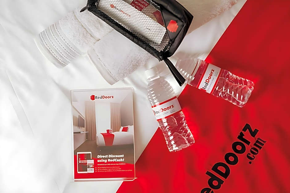 RedDoorz @ Jalan Japaris Medan