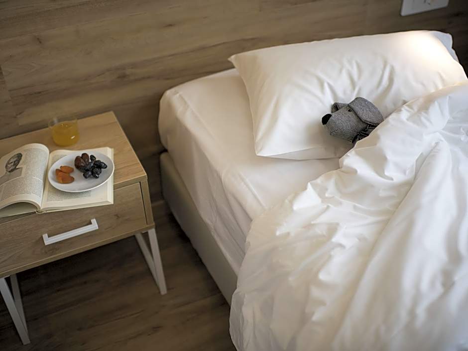 Photo 1 of 6 of Standard 1 Twin Bed