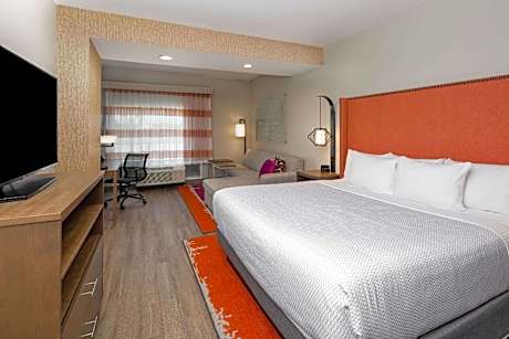 1 King Bed Deluxe Room Non-Smoking