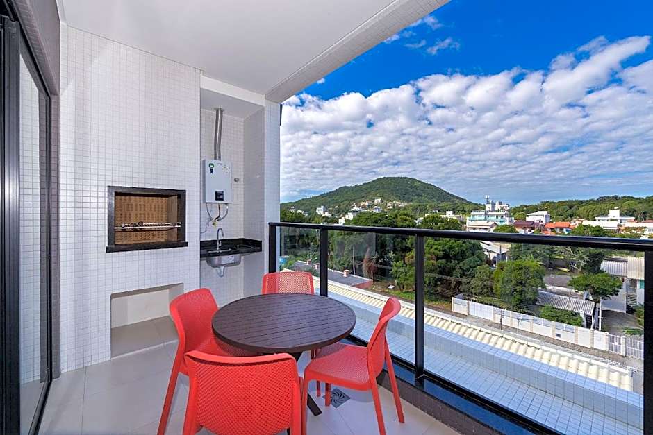 Adra 301 - Apartamento no centro de Bombinhas - Rooftop com piscina e academia - À poucos metros da praia - (Consultar serviços de roupas de cama e banho)