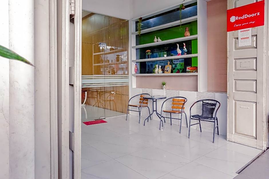 RedDoorz Plus @ Cemara Asri Medan