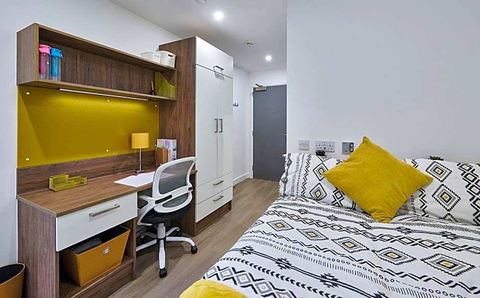 For Students Only The Oaks in Coventry