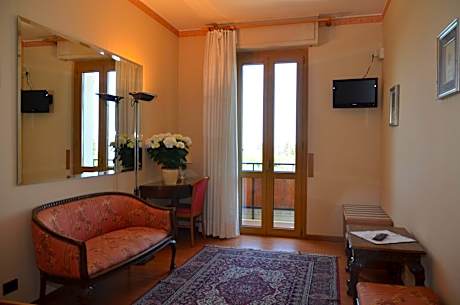 Two Connecting Twin Rooms with Balcony