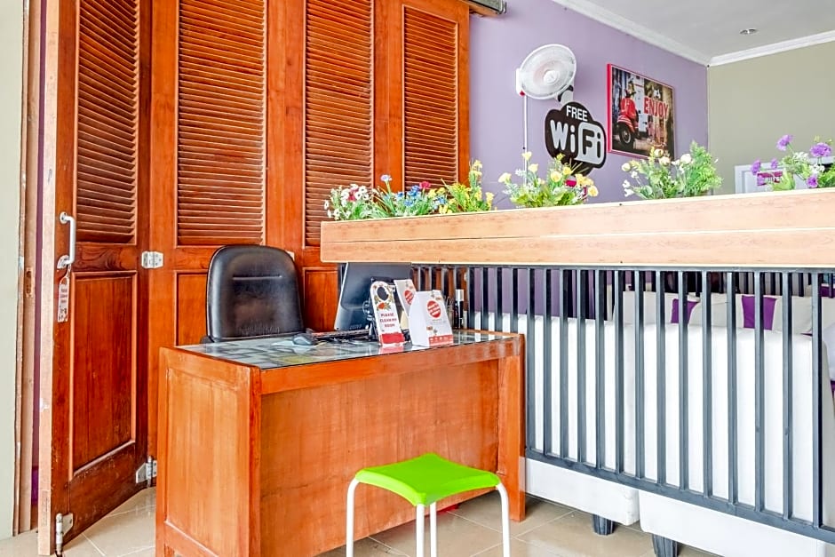 Vaccinated Staff - OYO 3046 Homestay Syariah Imah