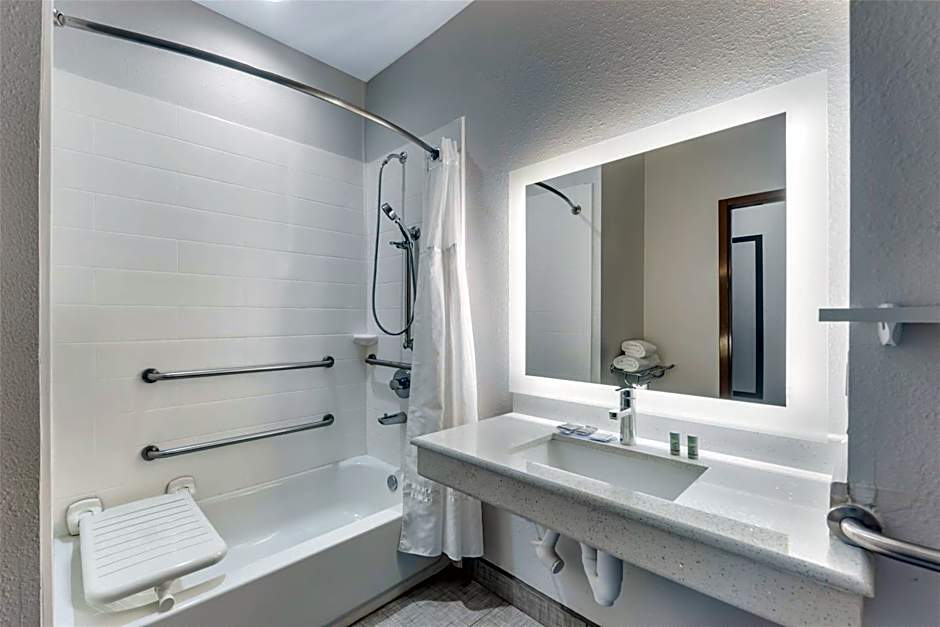 Best Western Green Oaks Inn & Suites