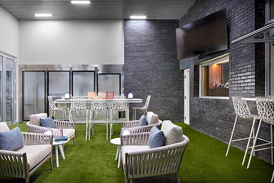 Element Charlotte Uptown