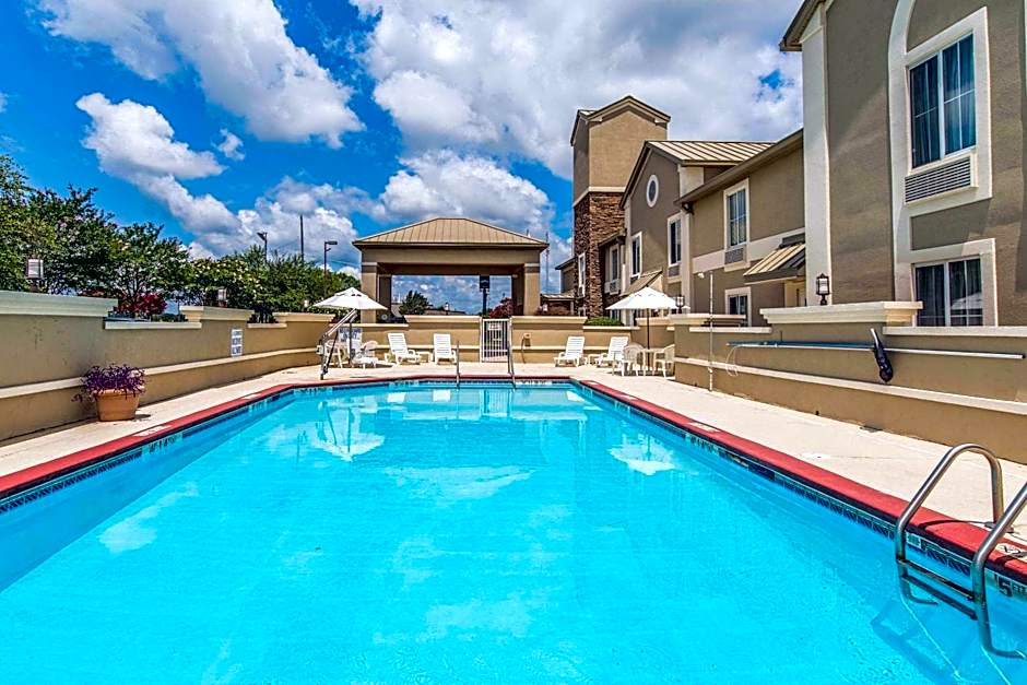 Comfort Inn & Suites Greenwood near University