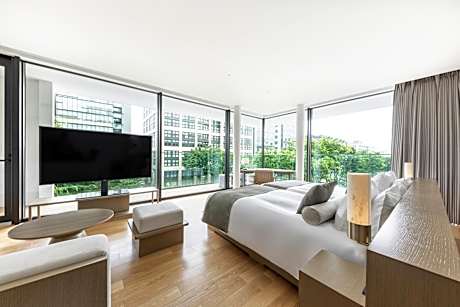 Corner Twin Room with Balcony and Lounge Access - Non-Smoking