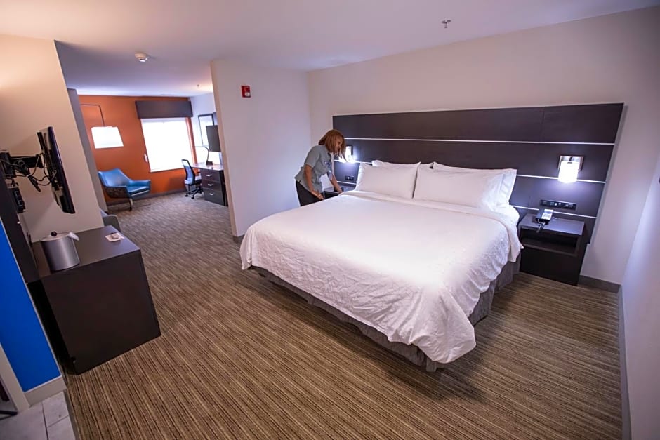 Holiday Inn Express & Suites Locust Grove By IHG