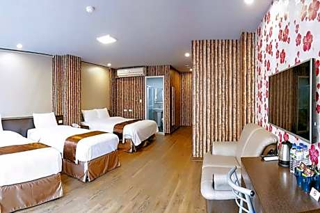 Classic Quadruple Room