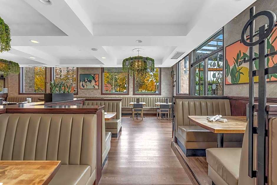 Sandman Vancouver Airport