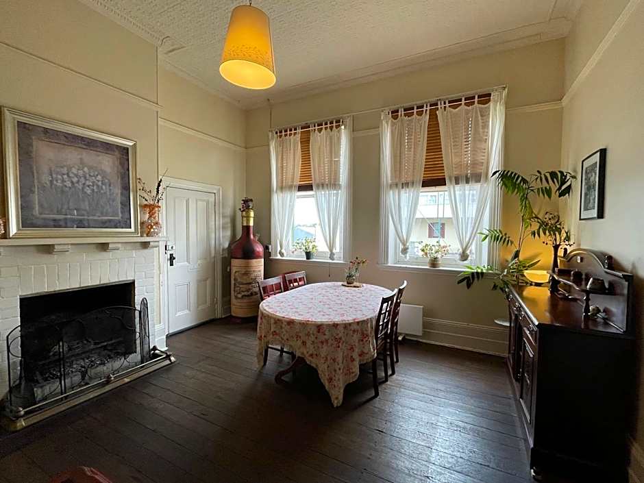 The Bank Guesthouse Glen Innes