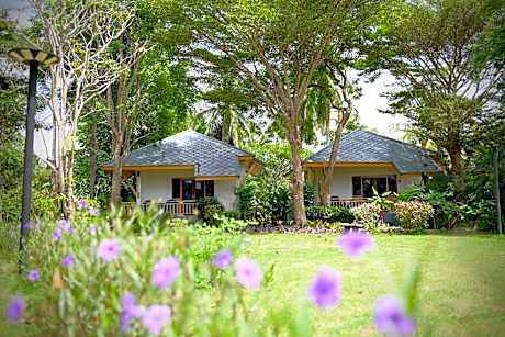 Saphli Villa Beach Resort