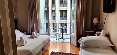 Smart Hotel Gallery House