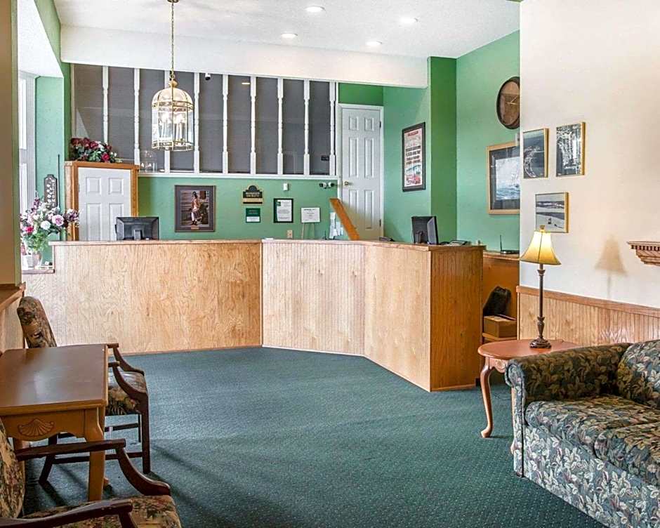 Quality Inn & Suites Mackinaw City Beachfront