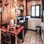 Destiny Cabin, 2 Bedrooms, Fireplace, Midtown, Sleeps 7