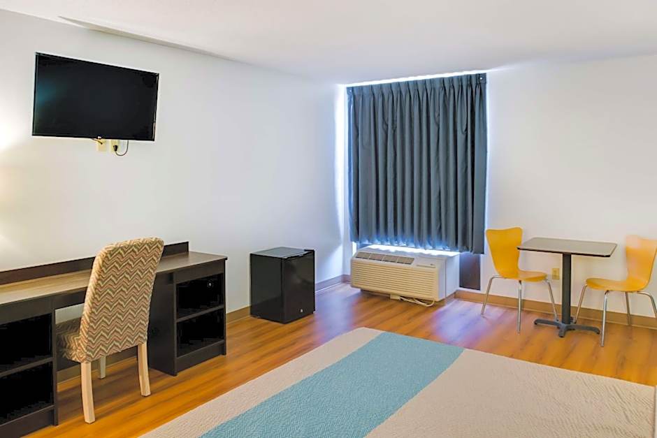 Motel 6-Richmond, IN